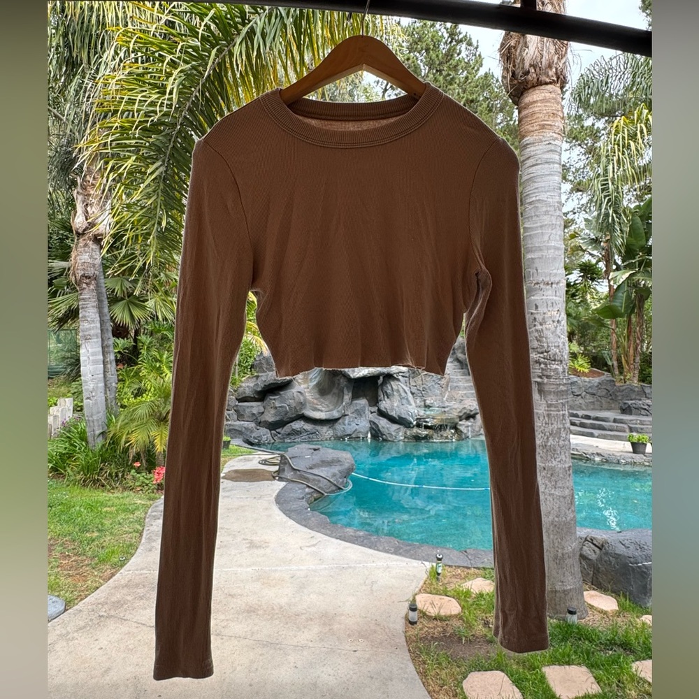 long sleeve cropped top vintage thrifted minimalist